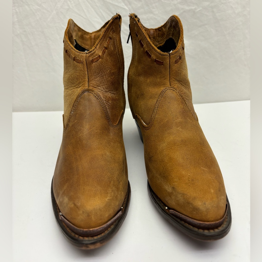 Boots western ankle booties women’s SZ 6.5, box 39